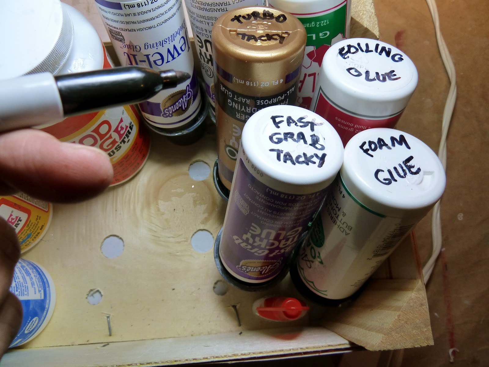 Make it easy crafts Recycled Glue Caddy