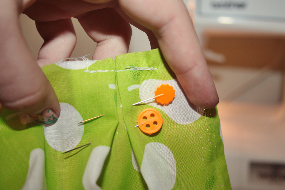 The Pineneedle Collective DIY Vintage Style Dress (& free pleated