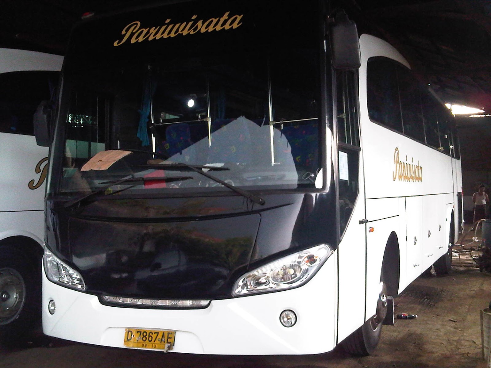 Golden Star: Mengantar Petualangan, Mewujudkan Kenangan – Eksplorasi Layanan Bus Pariwisata Sumber Group