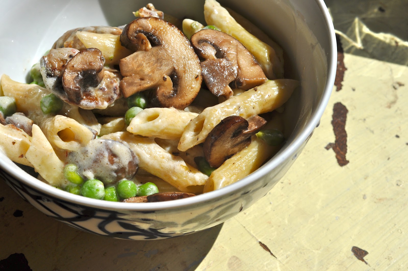 Arrowhead Vintage Creamy Pasta with Peas, Mushrooms, and