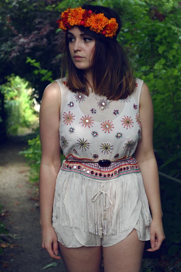 hippy look, flower crown, flower headband, flower crown, garland, tassel top, embroidered top, indian top, tassel top, fringe,