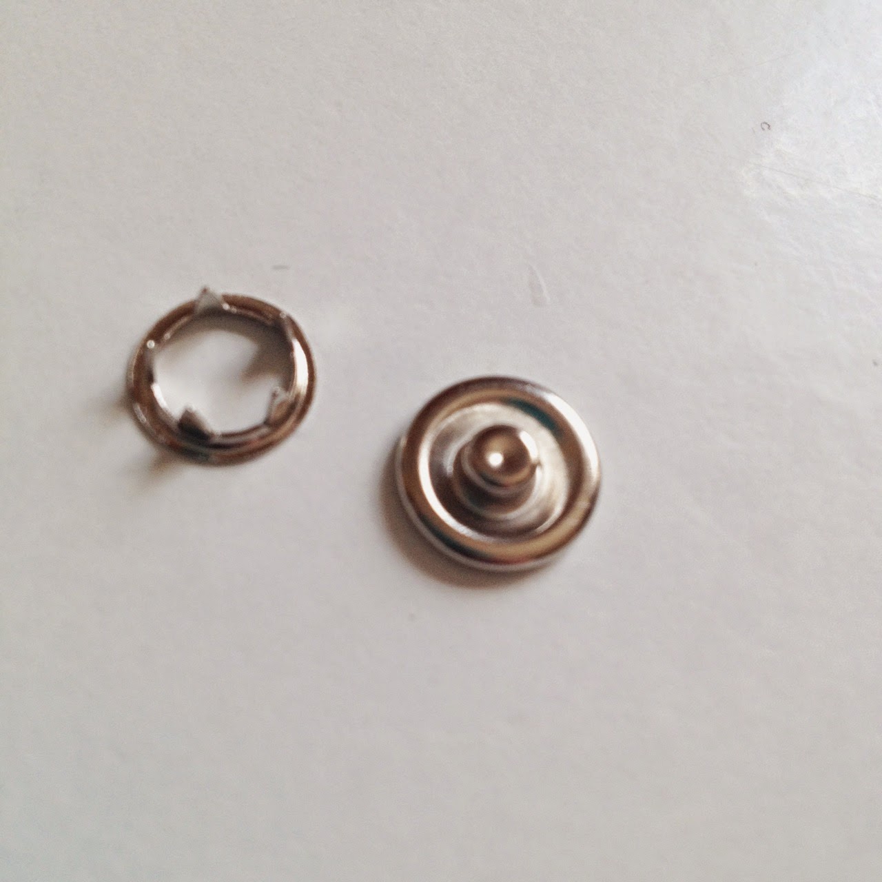 verykerryberry Tutorial Adding Snaps/Poppers using Prym Pliers