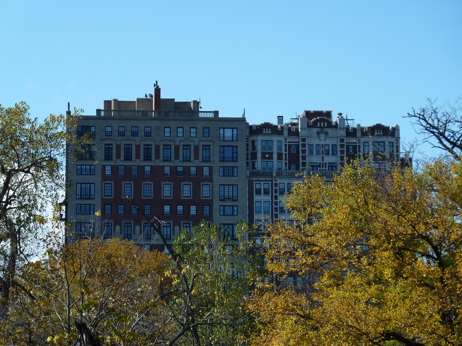 The Chicago Real Estate Local Lincoln Park homes sales slightly lower