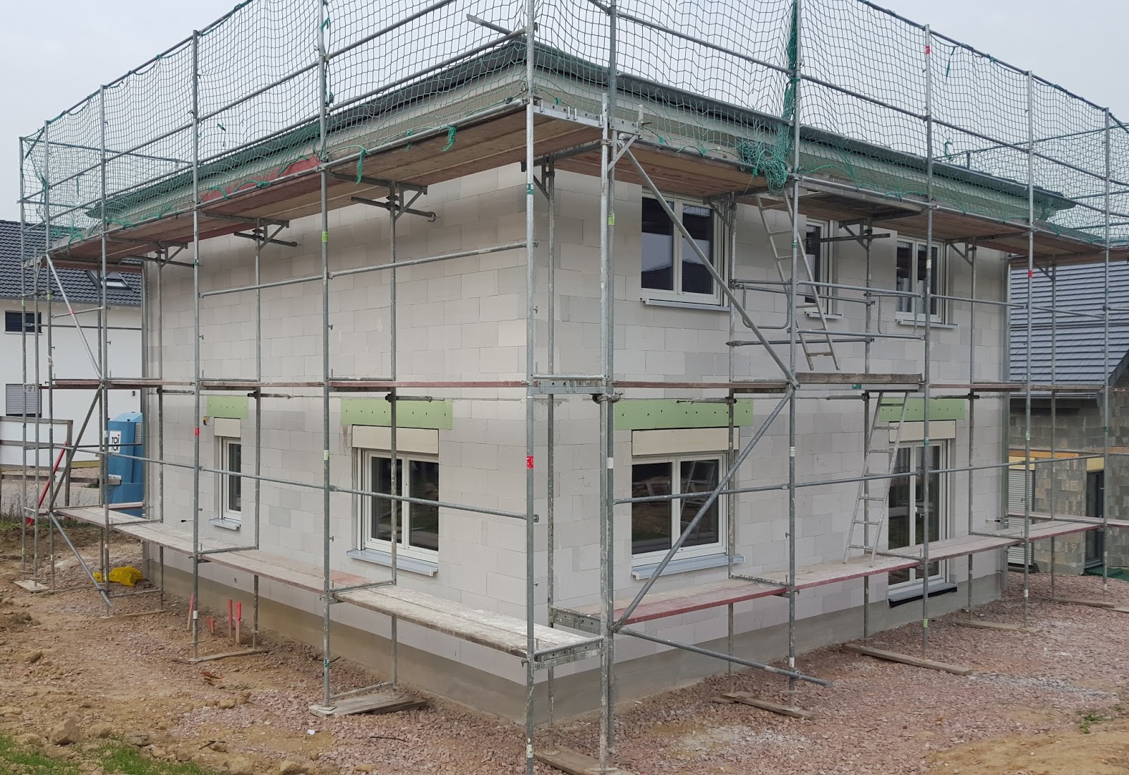 Sprung ins Grüne ) Fenster und Haustür