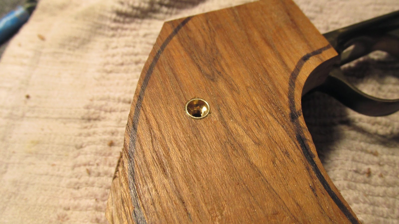 TINCANBANDIT's Gunsmithing Making a set of grips for a birds head Vaquero