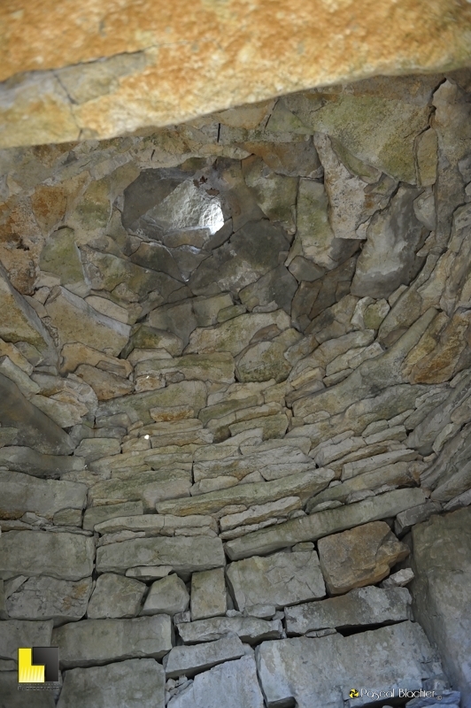 cheminée d'une capitelle photo pascal blachier