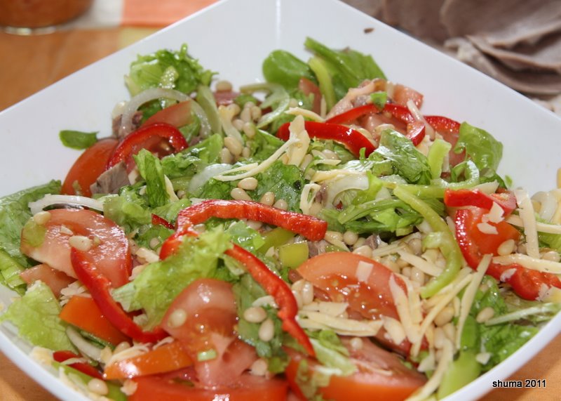 Салат с кедровыми орешками и ветчиной рецепт
