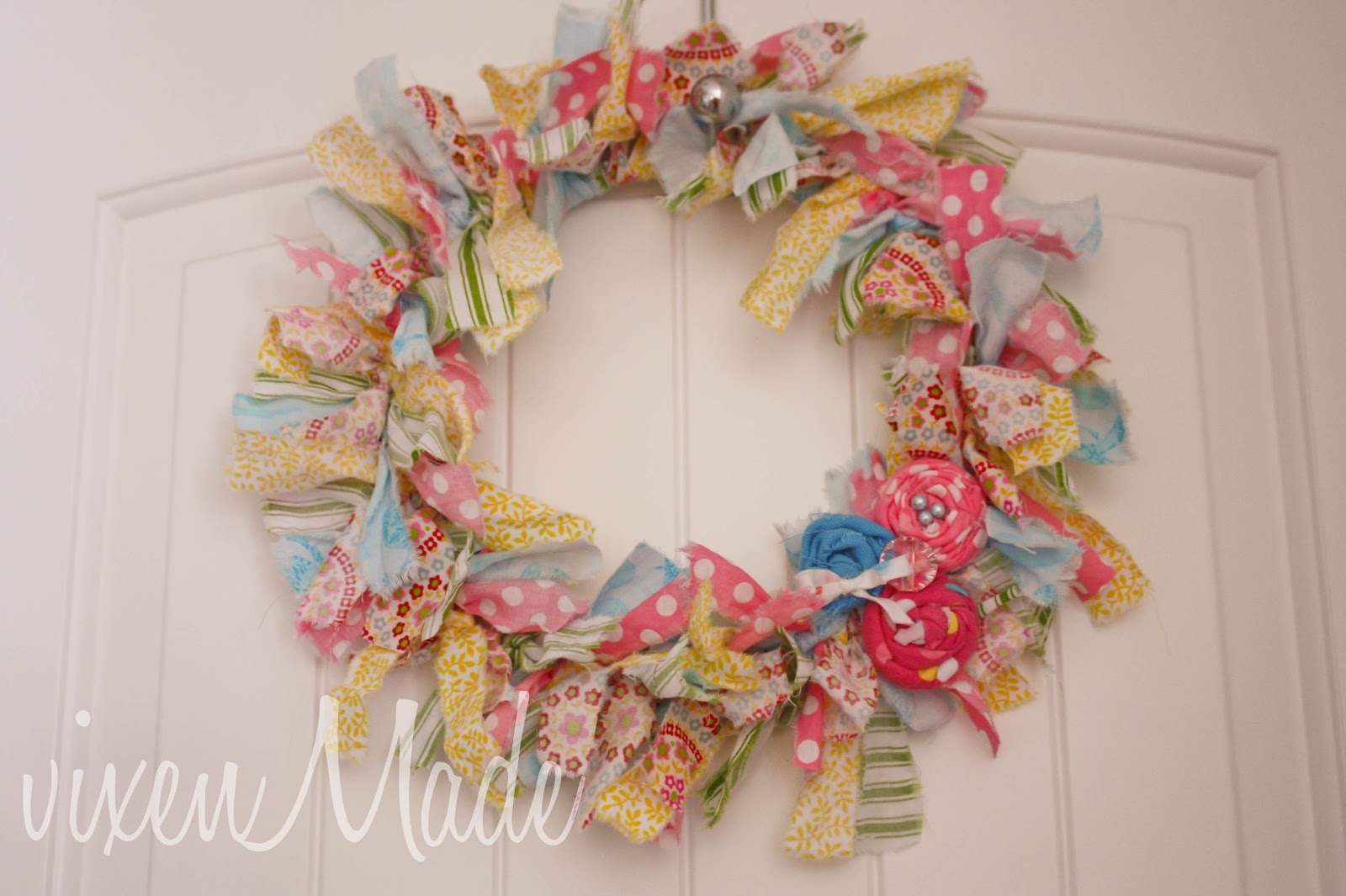 Bedroom Door Wreath {tutorial} with vixenMade Mine for the Making