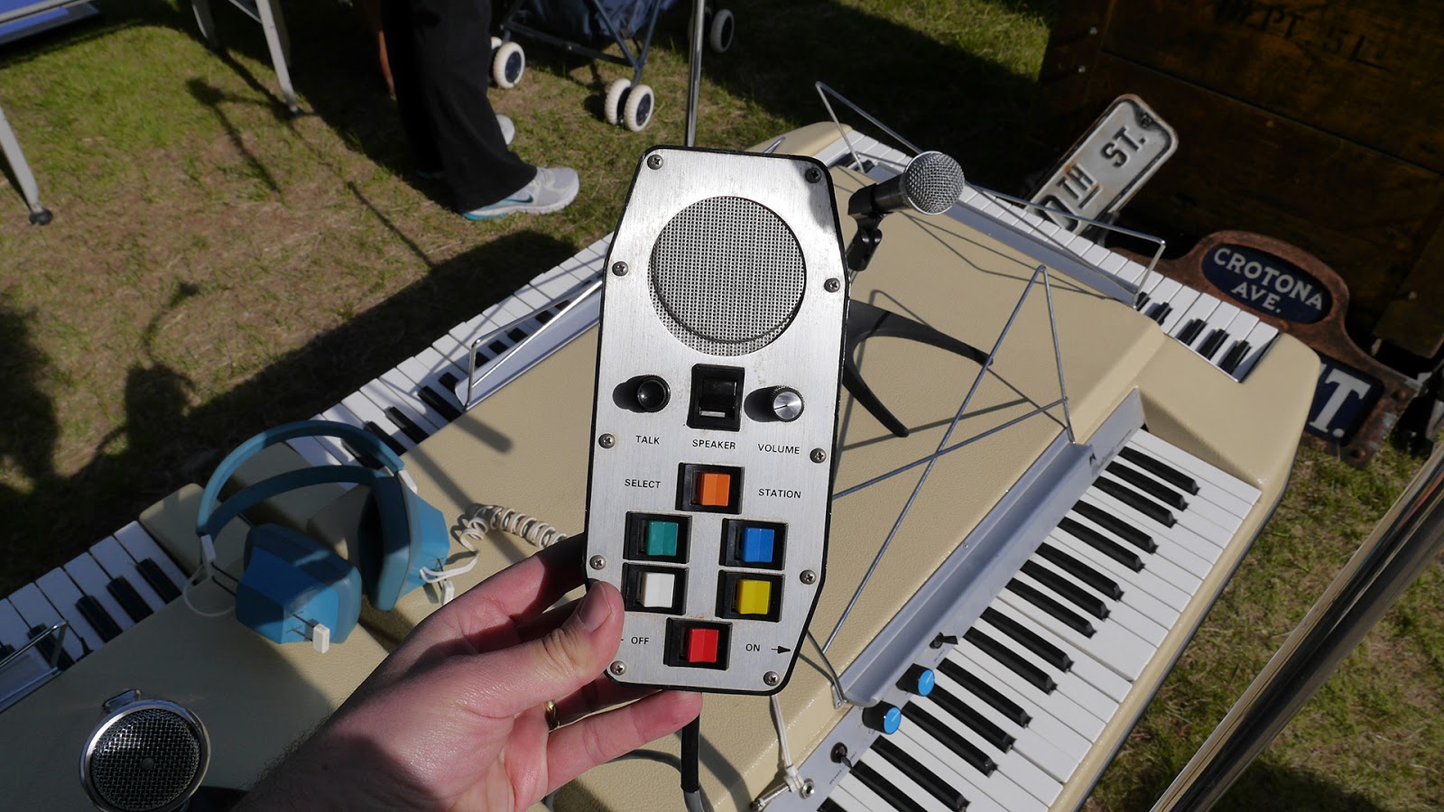 Frankie's Apartment Synthesizer School