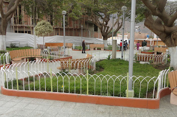 VISTA DE LA PLAZA DESDE OTRO ÁNGULO