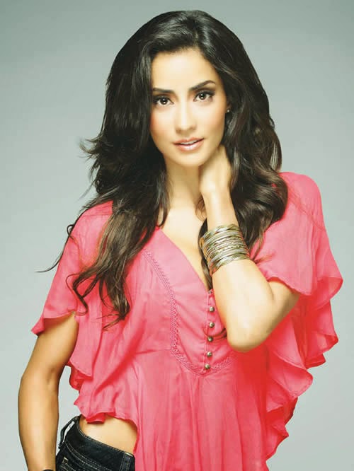 Paola Núñez: Biography History