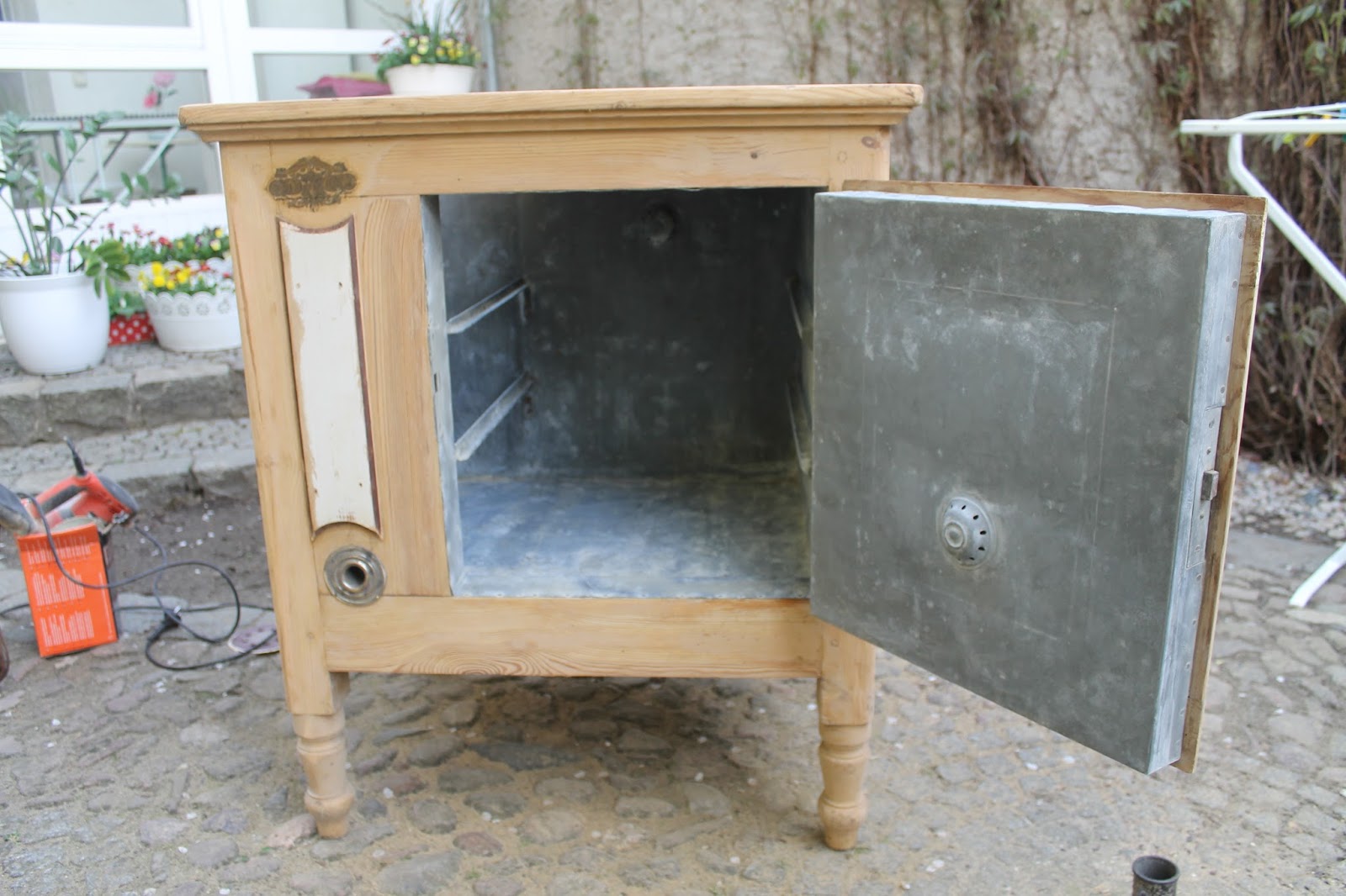 I Tupfel Ein Kuhlschrank Fur S Wohnzimmer