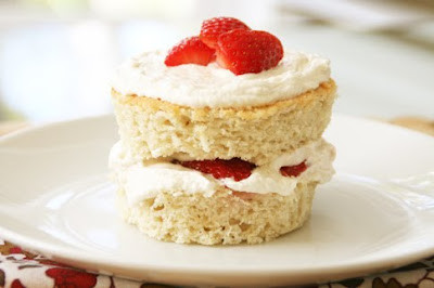 mini strawberry vanilla cakes w/ whipped "cream" // gluten free + dairy free