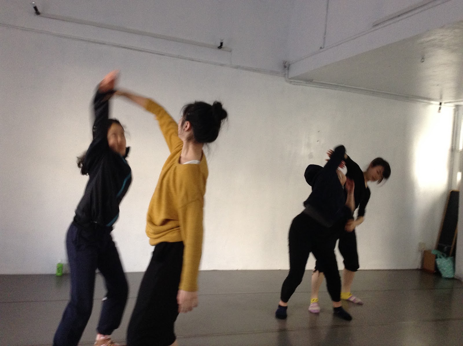 日の出町団地スタジオ 北千住駅東口 徒歩5分 コンテンポラリーダンス基礎 応用