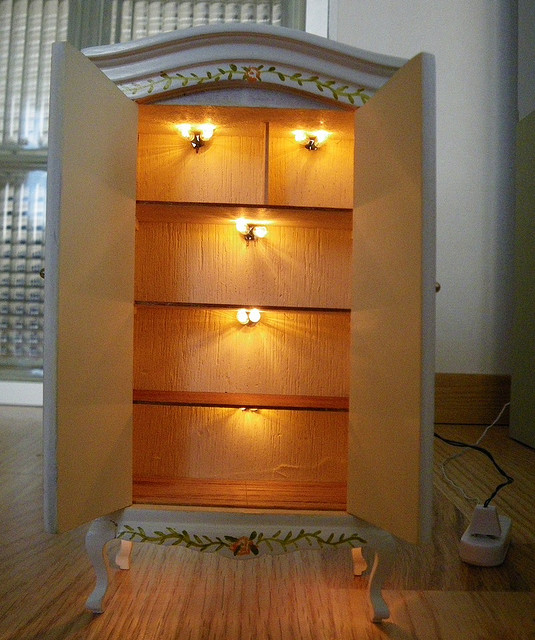 dollhouse with working lights