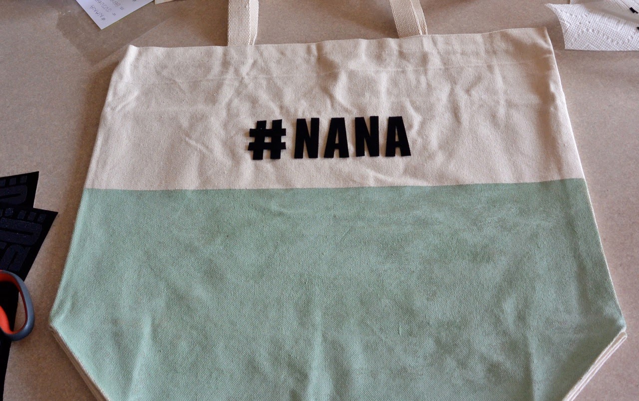 Mixin' Mom Hashtag Tote Bag DIY