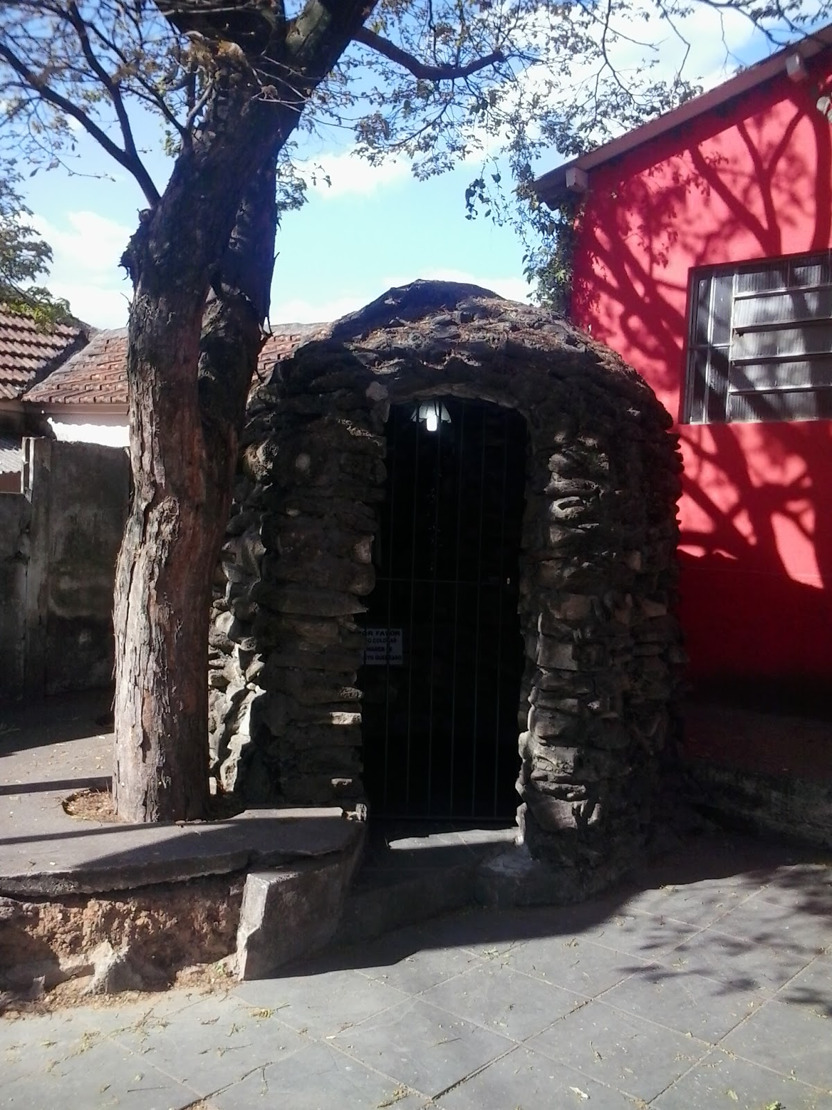 A Gruta do Portão de Cima (PR252) e a Gruta do Portão de Baixo