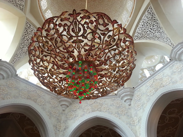 Sheikh Zayed Grand Mosque Abu Dhabi Plus You Have To Dress Appropriately If Need Visit This Mosque Women Should Wear Loose Clothing And Long Skirts Or Trousers Men