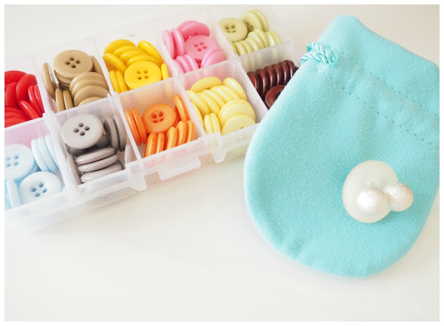 Schmuck im Urlaub - Ohrringe auf Knöpfe stecken und sie gehen auf Urlaubsreisen nicht verloren