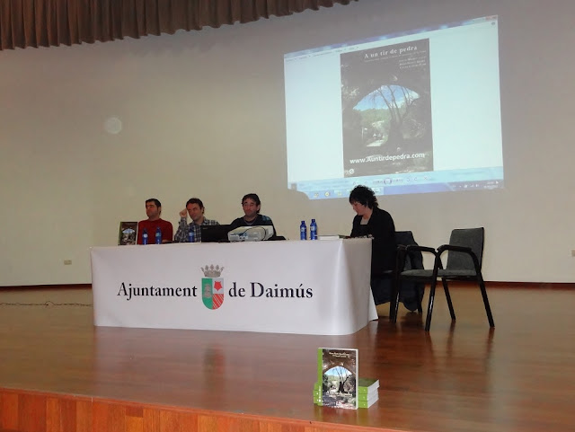 Casa de la Cultura, Daimús. Presentació A un tir de pedra per Marge Gros