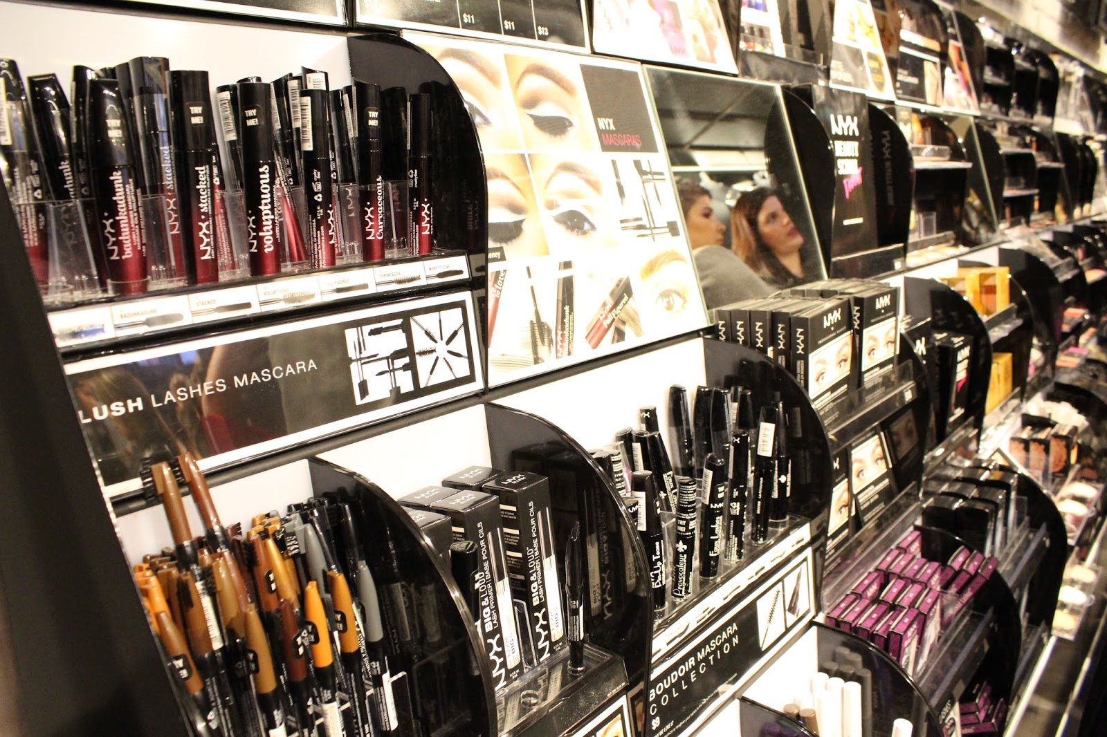 NYX opens free standing store in Canada! Beauty Parler