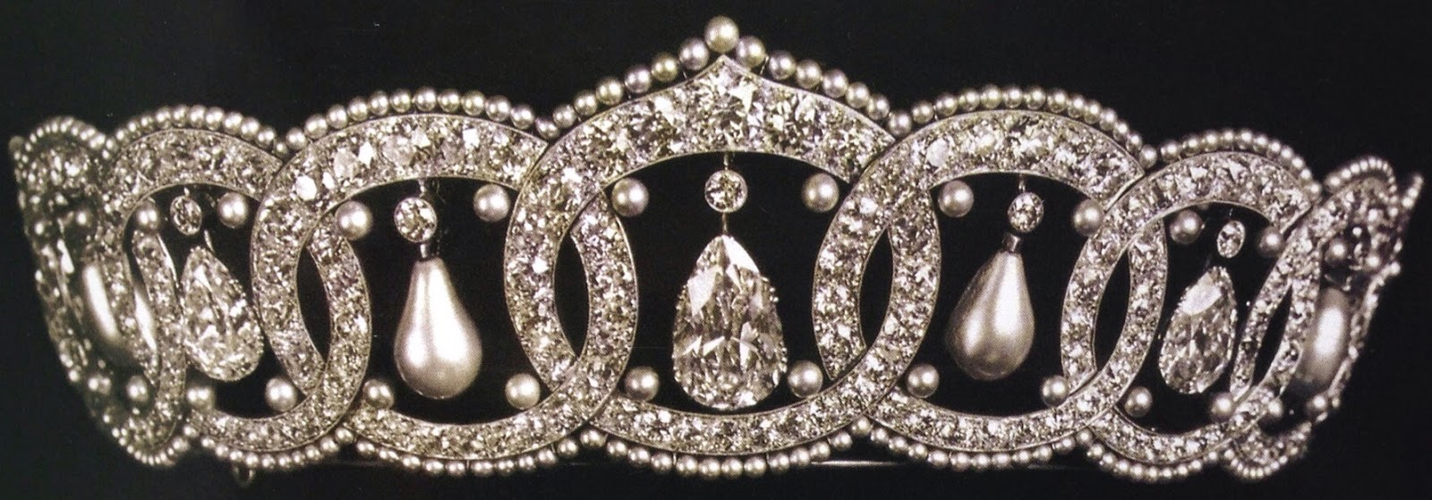 تيجان ملكية  امبراطورية فاخرة رعة Pearl+&+Diamond+Tiara+(1913)+by+Cartier+for+Princess+Anastasia+1