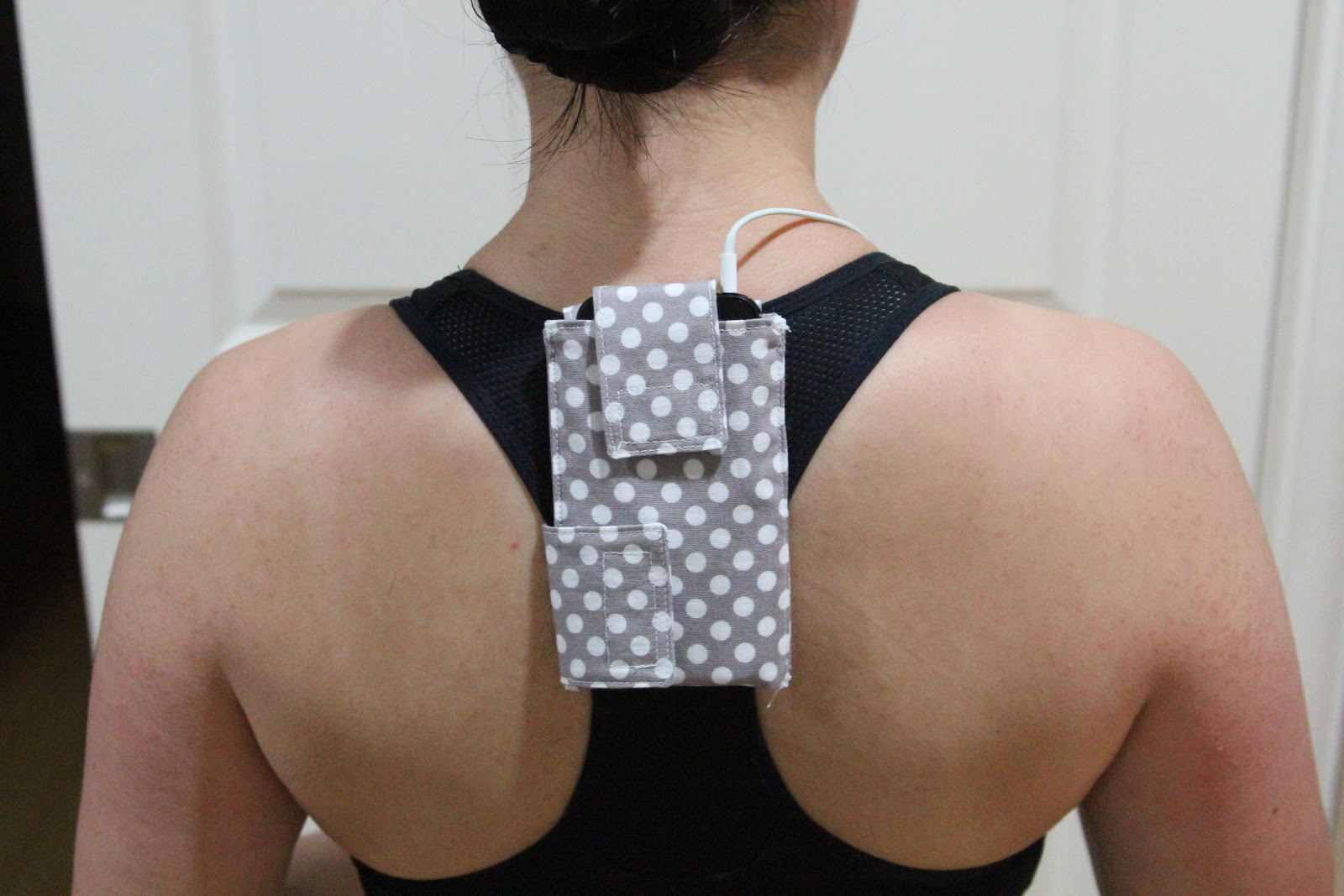 sports bra that holds phone
