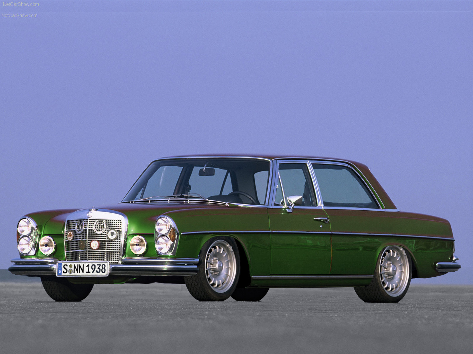 http://2.bp.blogspot.com/-OYtpgj_J2C0/TdKQD-69NRI/AAAAAAAAAuk/rhnmU8Uh-v0/s1600/Mercedes-Benz-300_SEL_6_3_AMG_1971_1600x1200_wallpaper_011.jpg