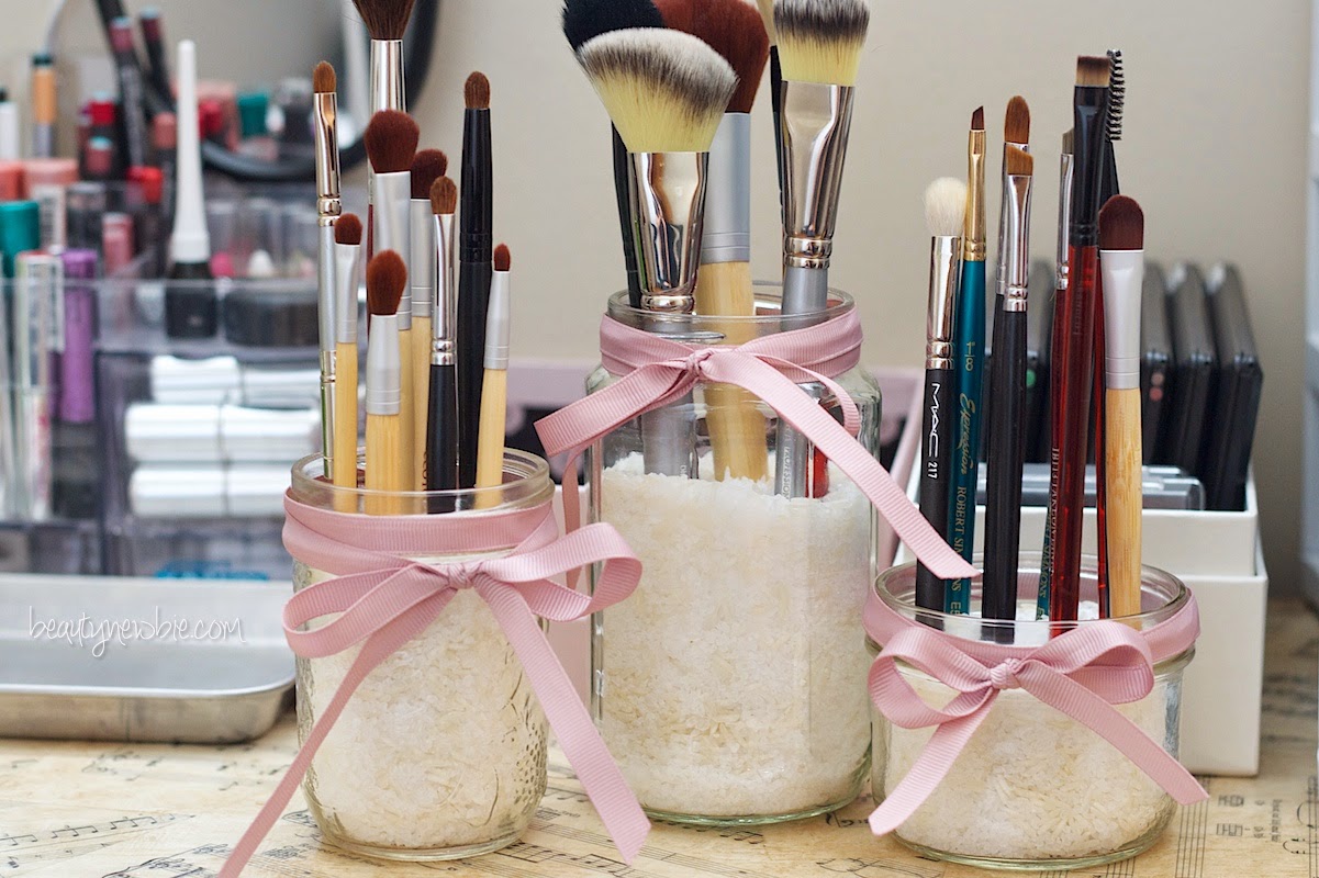 33 Makeup Brushes Storage Idea Glowlicious.Me Indonesia Beauty and