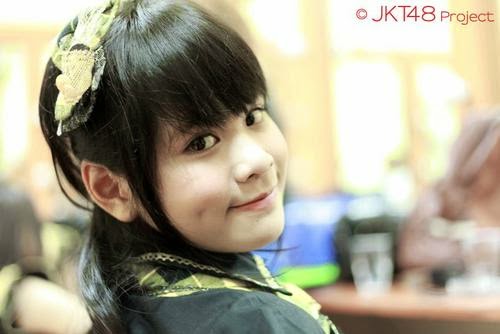 Foto Cantik Delima Rizky JKT48 Memakai Seifuku Heavy Rotation Foto Cantik Delima Rizky JKT48 Memakai Seifuku Heavy Rotation