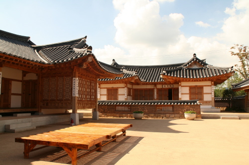 Terrible or Terrific House?: Korean Traditional House