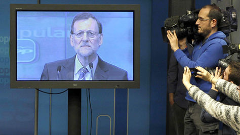 Rajoy en una rueda de prensa sin preguntas y en televisión de plasma Rueda de prensa de Rajoy sin preguntas
