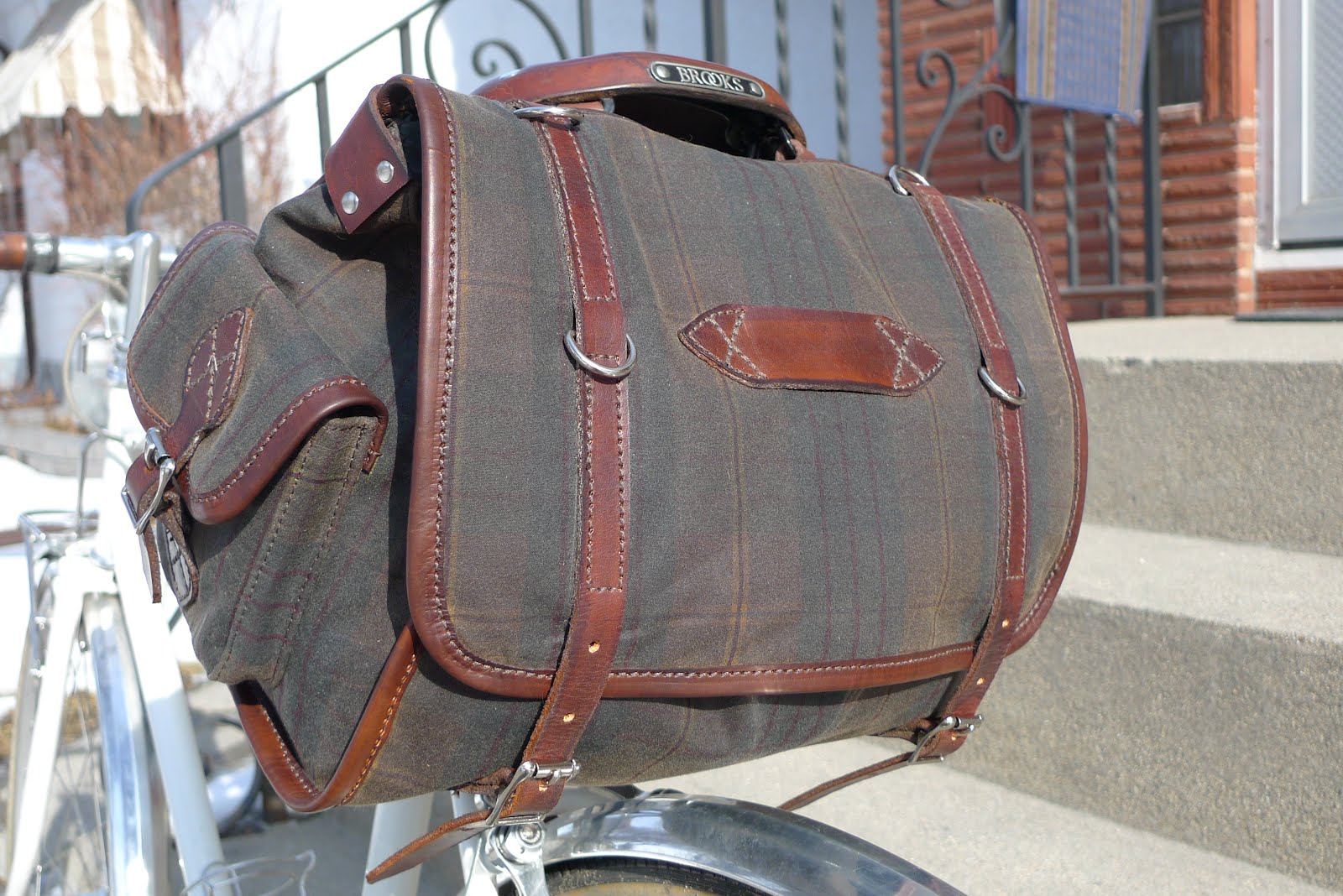 snootsie Vintage saddle bag replica.