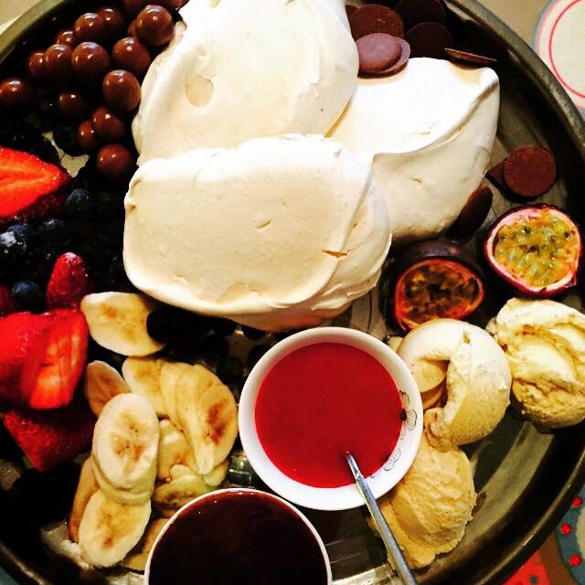 Jo's Blue AGA Meringue Platter