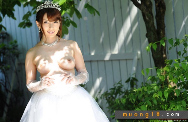 Bộ ảnh cô dâu YUI dâm đãng vú to bím khít cực ngon