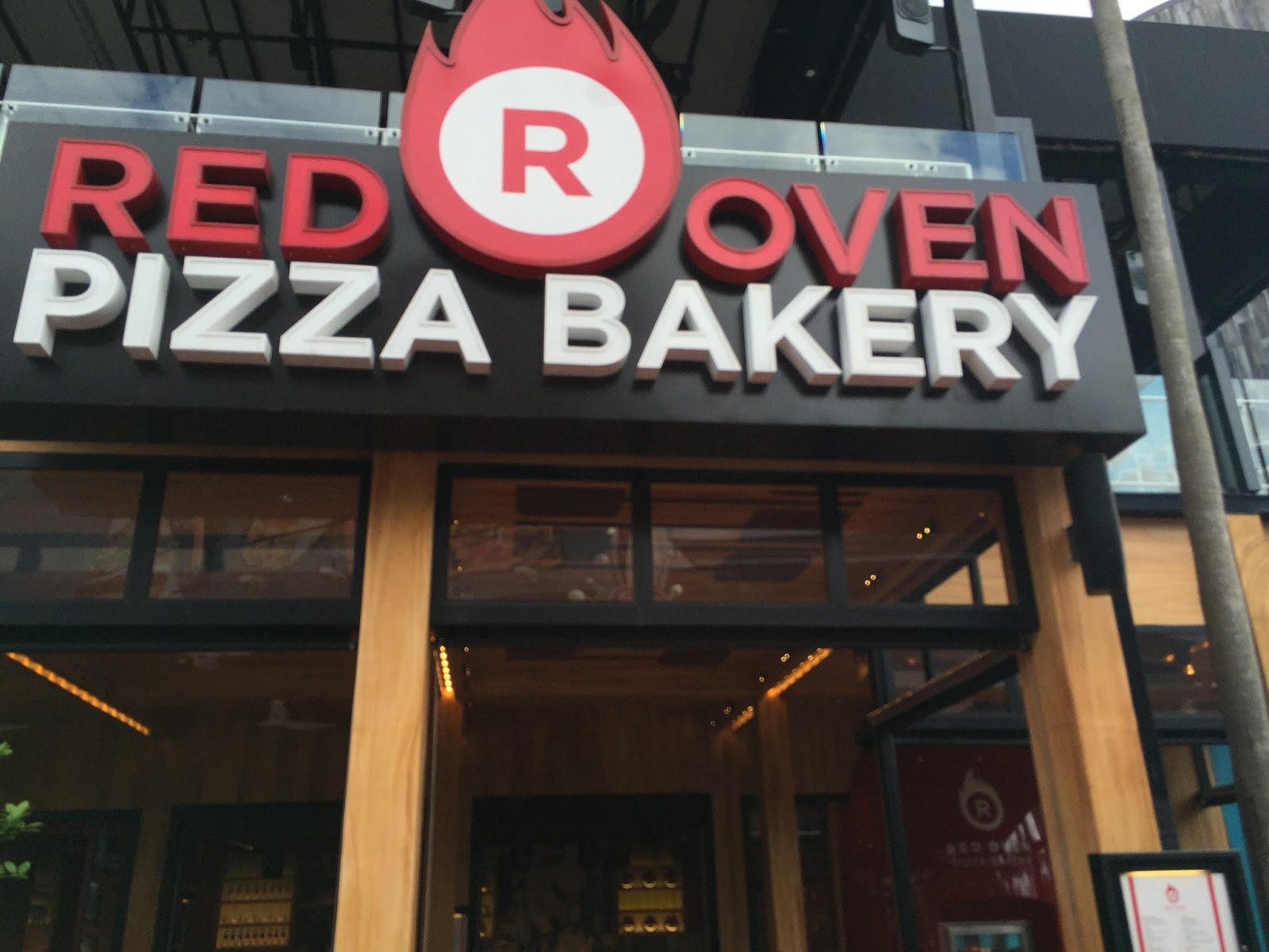 What to Order at Red Oven Pizza Bakery at City Walk // Floridians Guide
