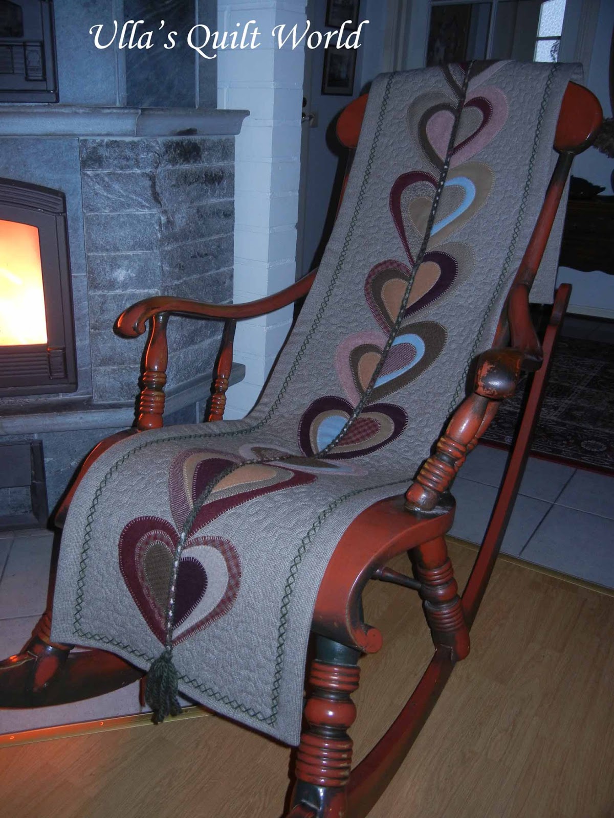 Ulla's Quilt World Table runner and carpet for the rocking chair, quilt