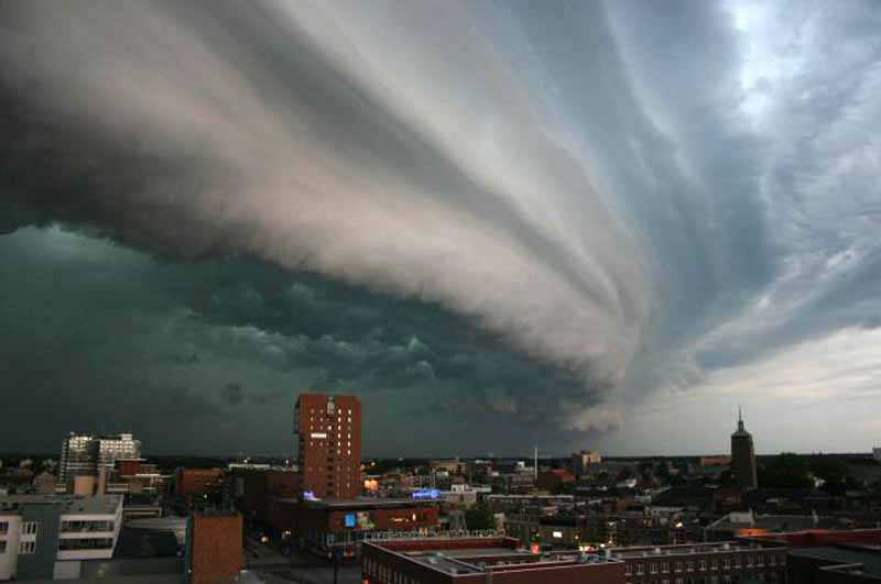 Formasi Awan Misteri Di Sabah Tarik Perhatian gambar, foto, pelik, imej, awan, formasi, unik, berbentuk, ekor naga, ganjil, bidang meteorologi, shelf cloud, fenomena, terbaru, kawasan, sabah, tempat, ramal, lihat, dunia, bergulung, tebal