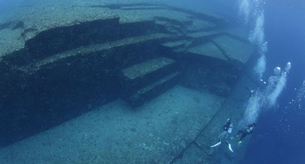 3. Monumen Yonaguni 3. Monumen Yonaguni