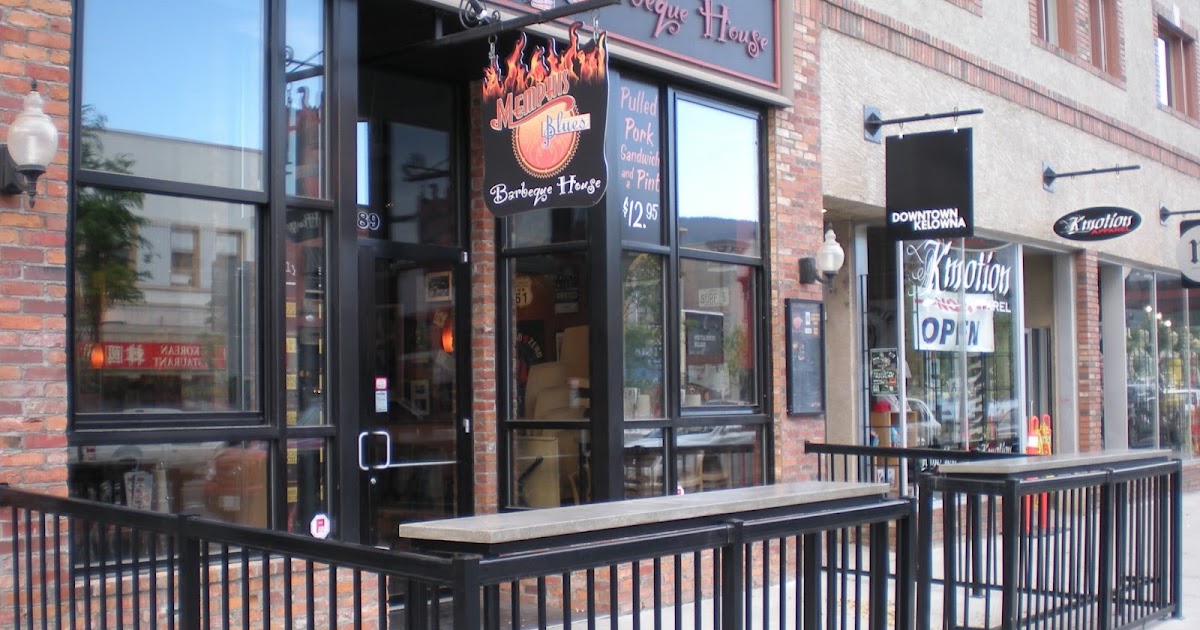 MODE CONCRETE Beachfront Patio with Outdoor Concrete Bar Countertops