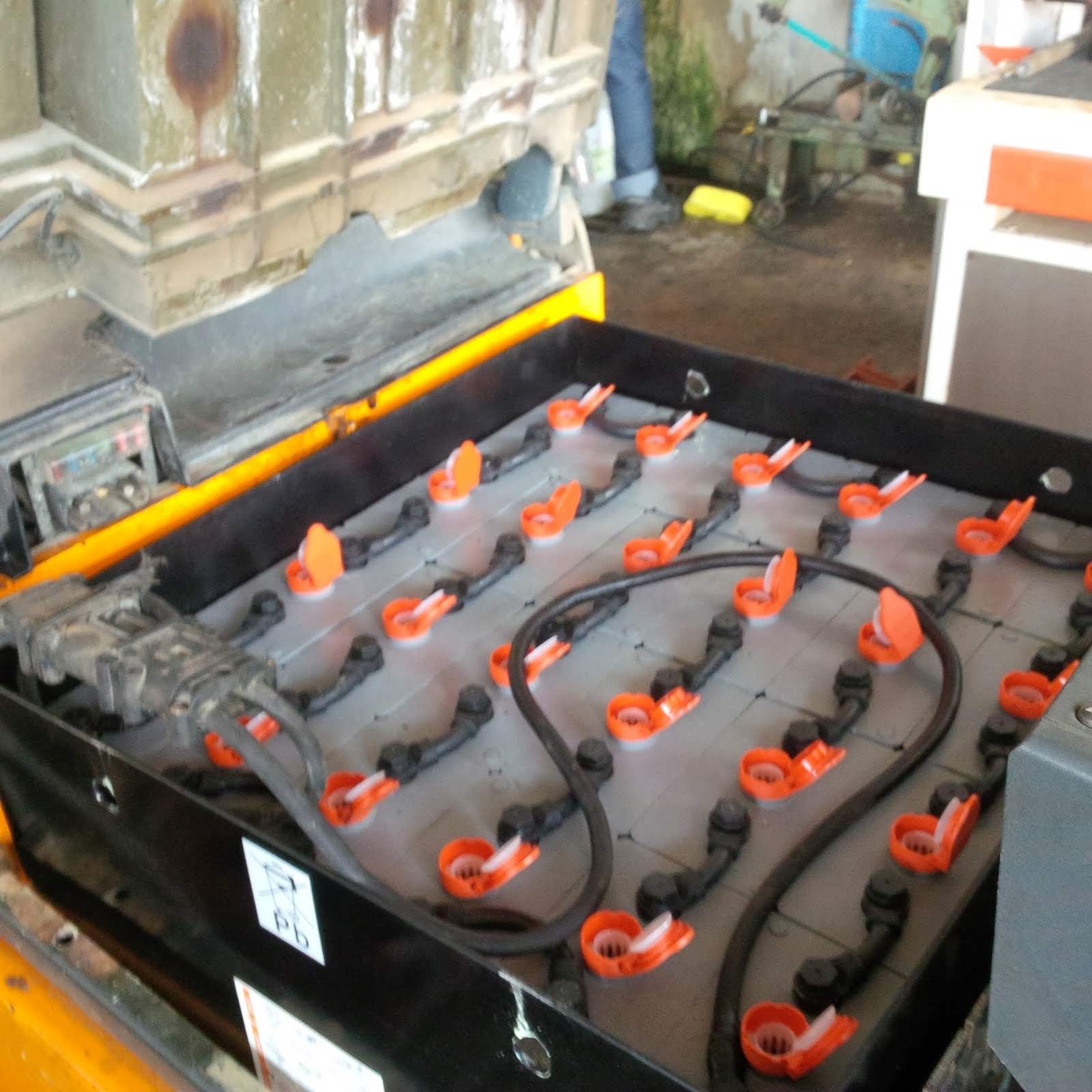 TRACTION BATTERY FORKLIFT