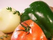 Ensalada Asada De Pimiento Verde, Tomate Y Cebolla
