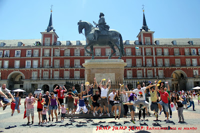 Foto saltarina en Plaza Mayor , Madrid 