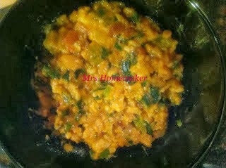 http://welcometotheworldofh4.blogspot.in/2012/11/spring-onions-curry.html