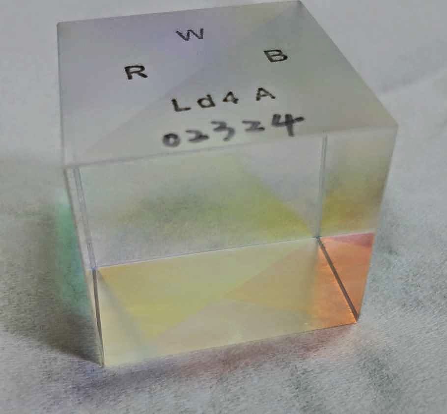 Bob electronics laser beam splitter cube 3.2 X3.2 X 2.9 cm 630680nm