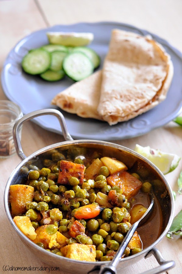 Karaishunti'r Ghugni.(greenpeas and cottage cheese curry) A Homemaker