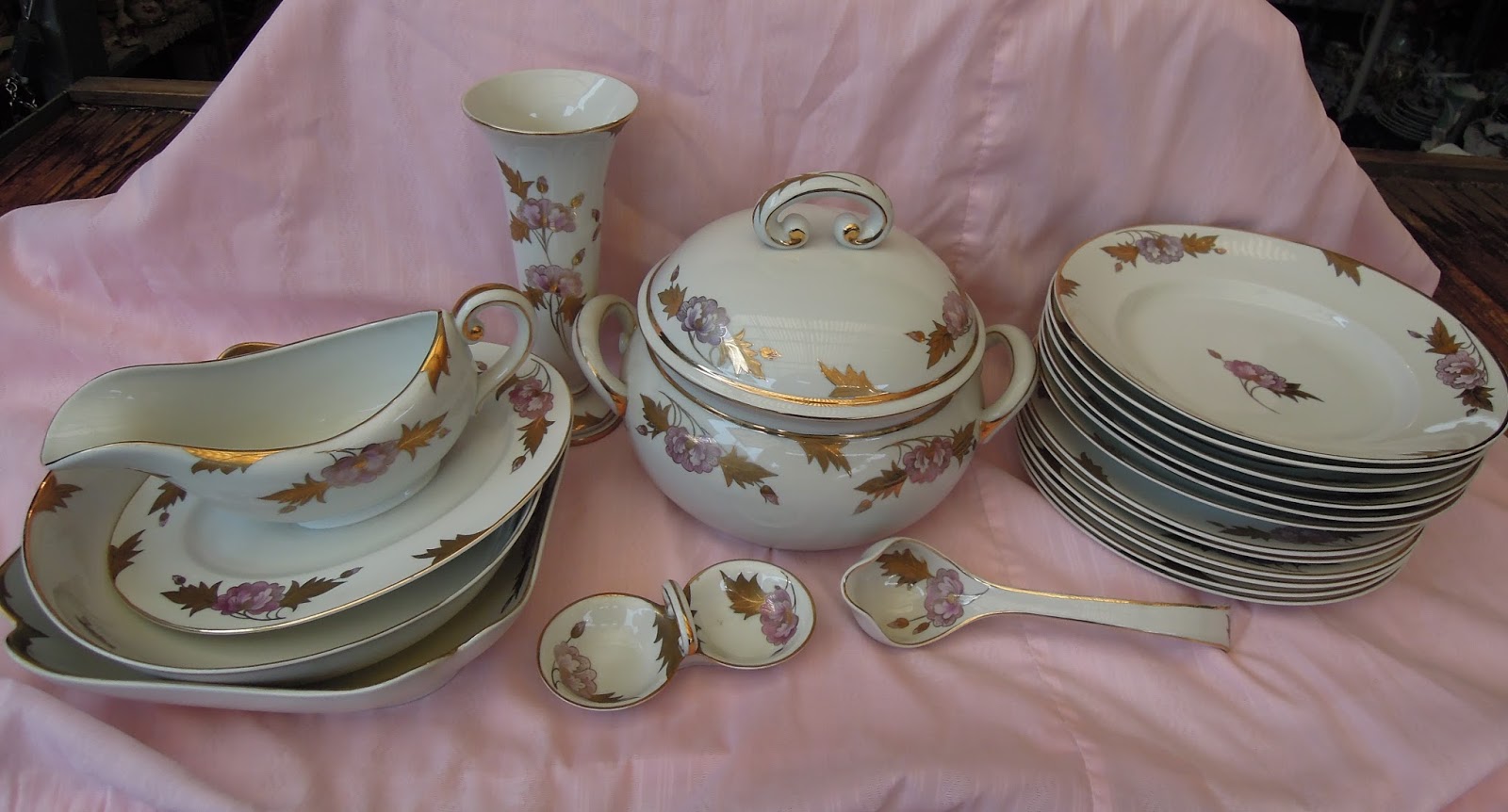 Krizantina a Vásárfigyelő Herendi Bakos Éva