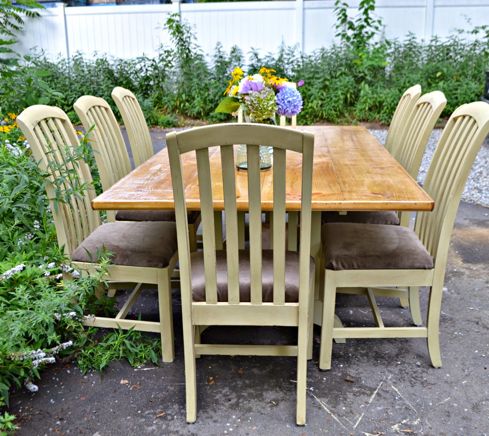 Heir and Space A Harvest Table Dining Set