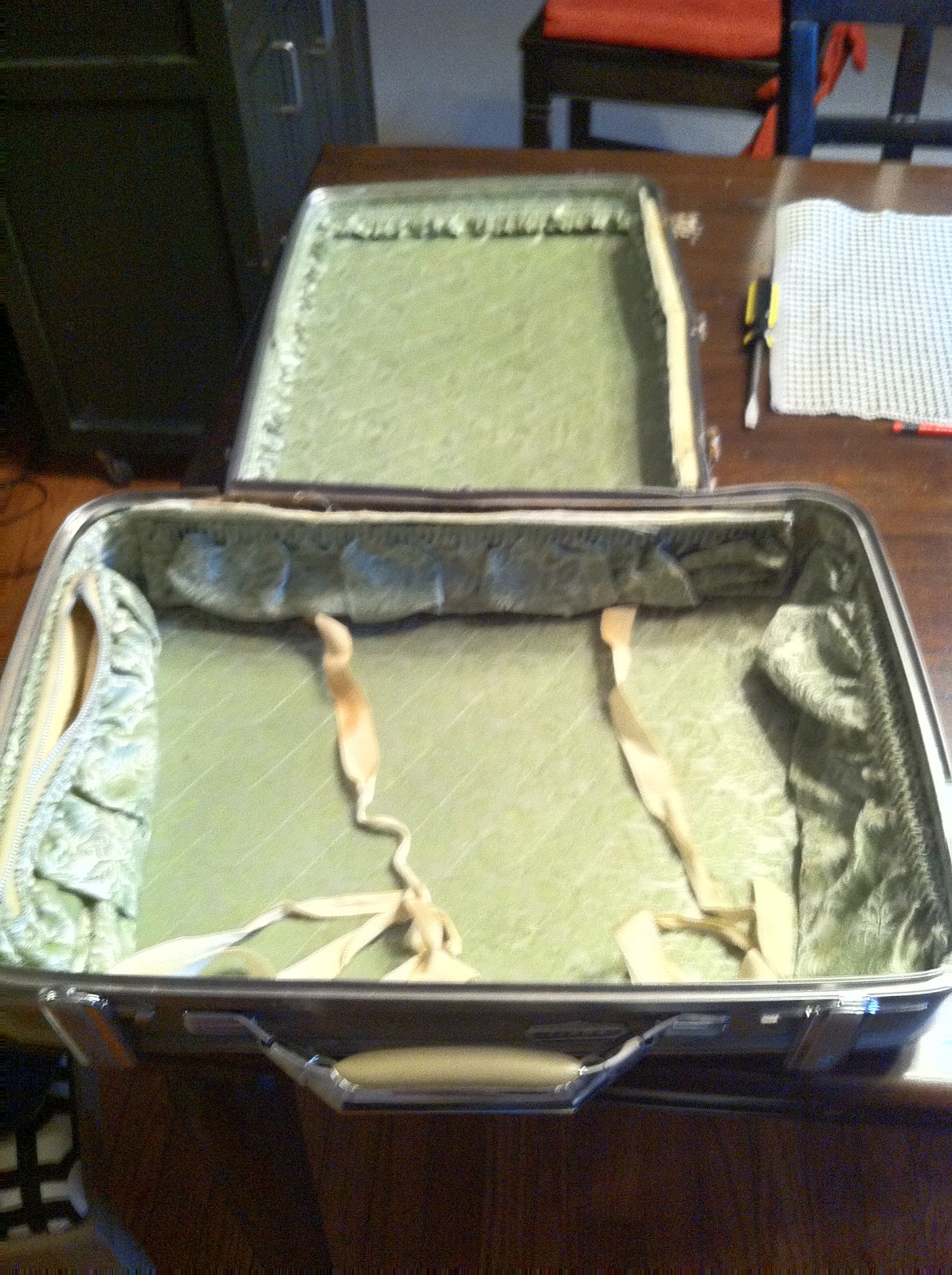 expressive style DIY VIntage Suitcase Dog Bed