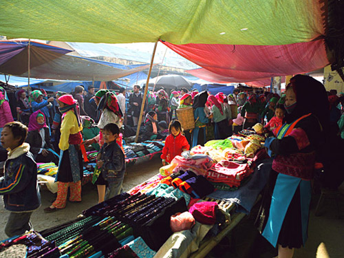 03.-Dong-Van-market.jpg